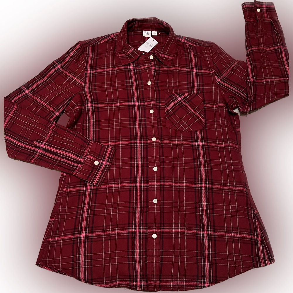 Gap Outlet Long sleeved button up plaid top